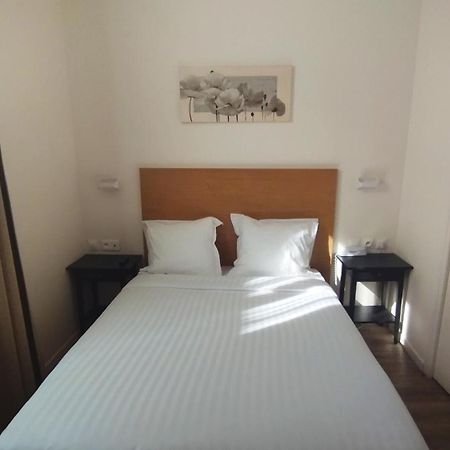Hotel Des Arts Rueil-Malmaison Buitenkant foto