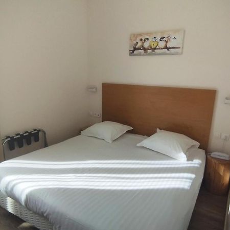 Hotel Des Arts Rueil-Malmaison Buitenkant foto