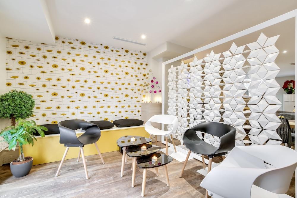 Hotel Des Arts Rueil-Malmaison Buitenkant foto