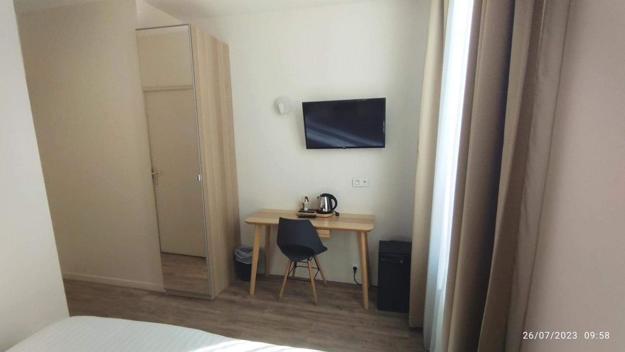 Hotel Des Arts Rueil-Malmaison Buitenkant foto