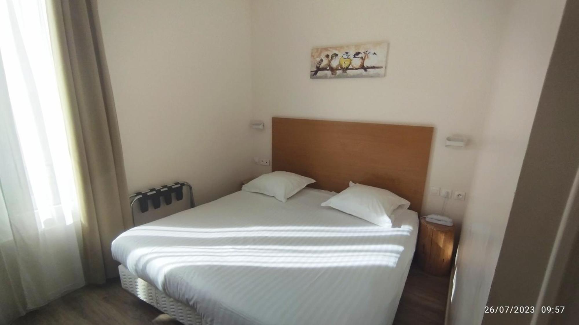 Hotel Des Arts Rueil-Malmaison Buitenkant foto