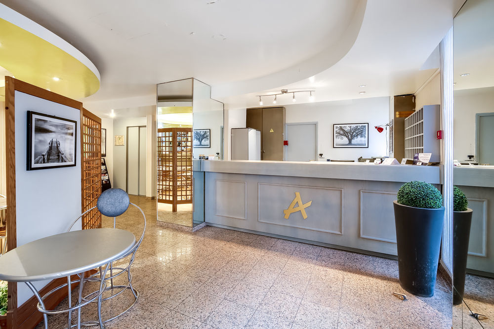 Hotel Des Arts Rueil-Malmaison Buitenkant foto