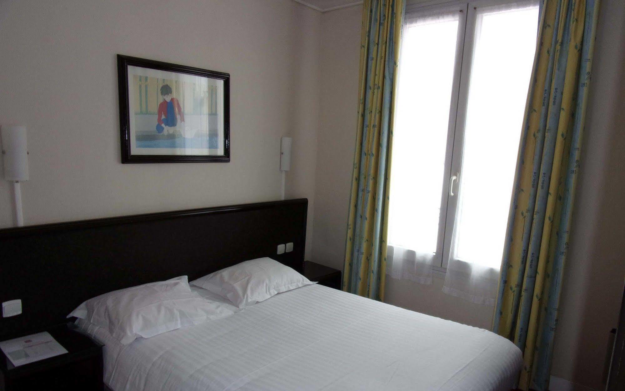 Hotel Des Arts Rueil-Malmaison Buitenkant foto