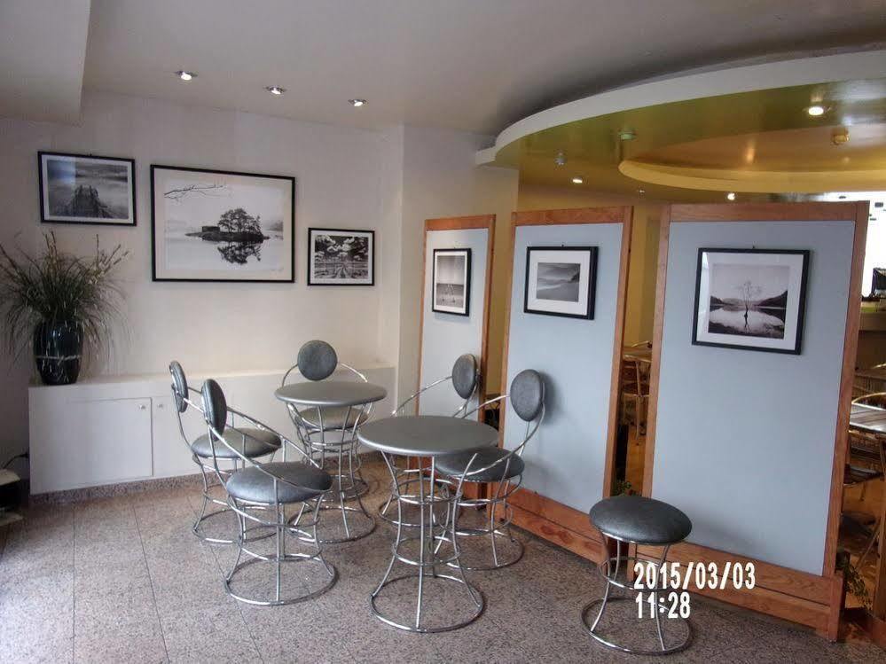 Hotel Des Arts Rueil-Malmaison Buitenkant foto