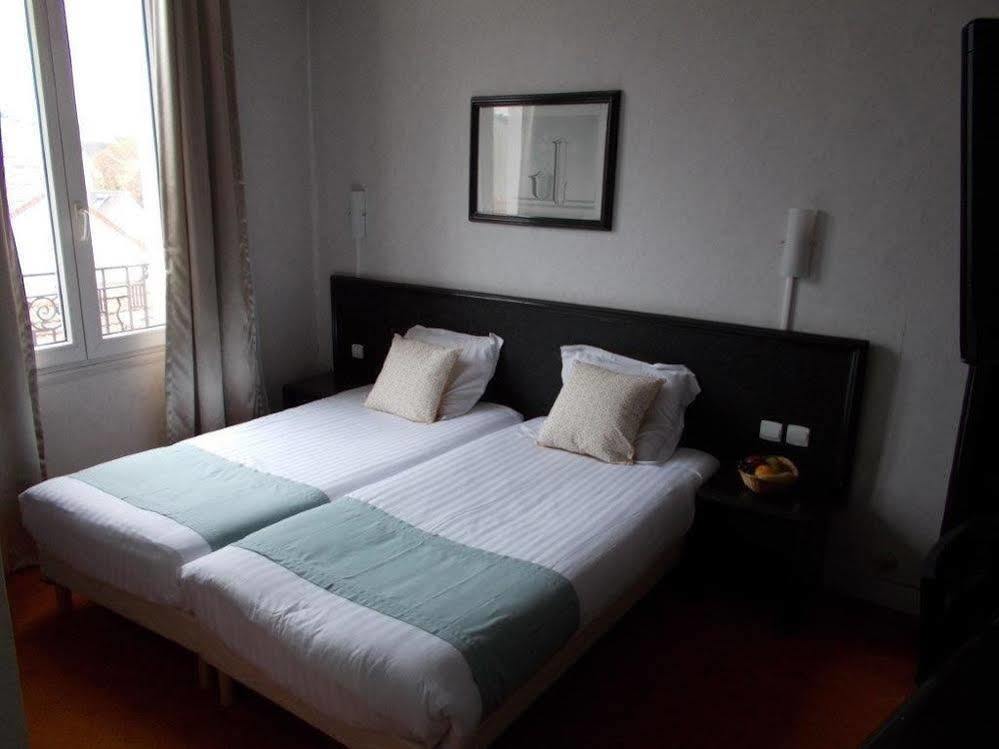 Hotel Des Arts Rueil-Malmaison Buitenkant foto